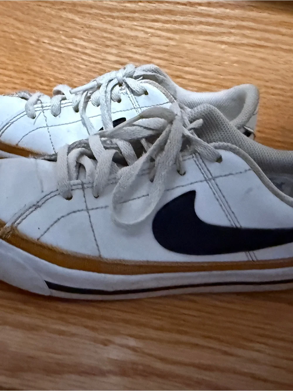 Nike kids  court legacy White Low-Top Sneakers with Black Swoosh and Brown Trim